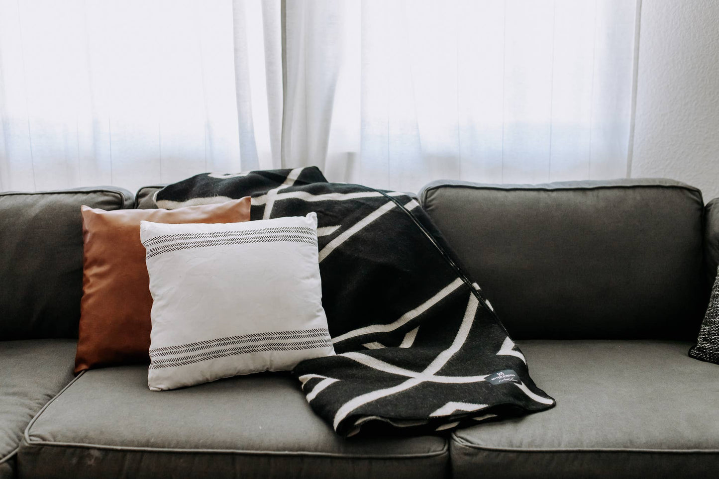 Diamante Blanket - Natural / Black
