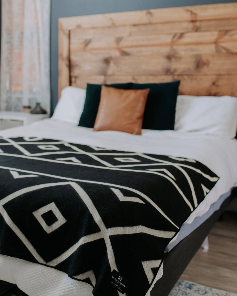 Diamante Blanket - Natural / Black - Diamond W Ranch
