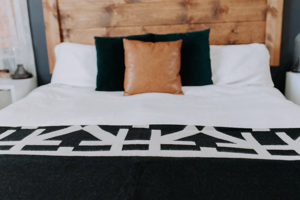 Destino Blanket - Natural / Black - Diamond W Ranch