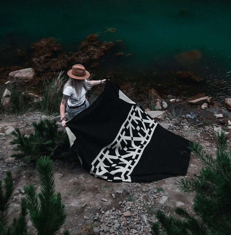 Destino Blanket - Natural / Black - Diamond W Ranch