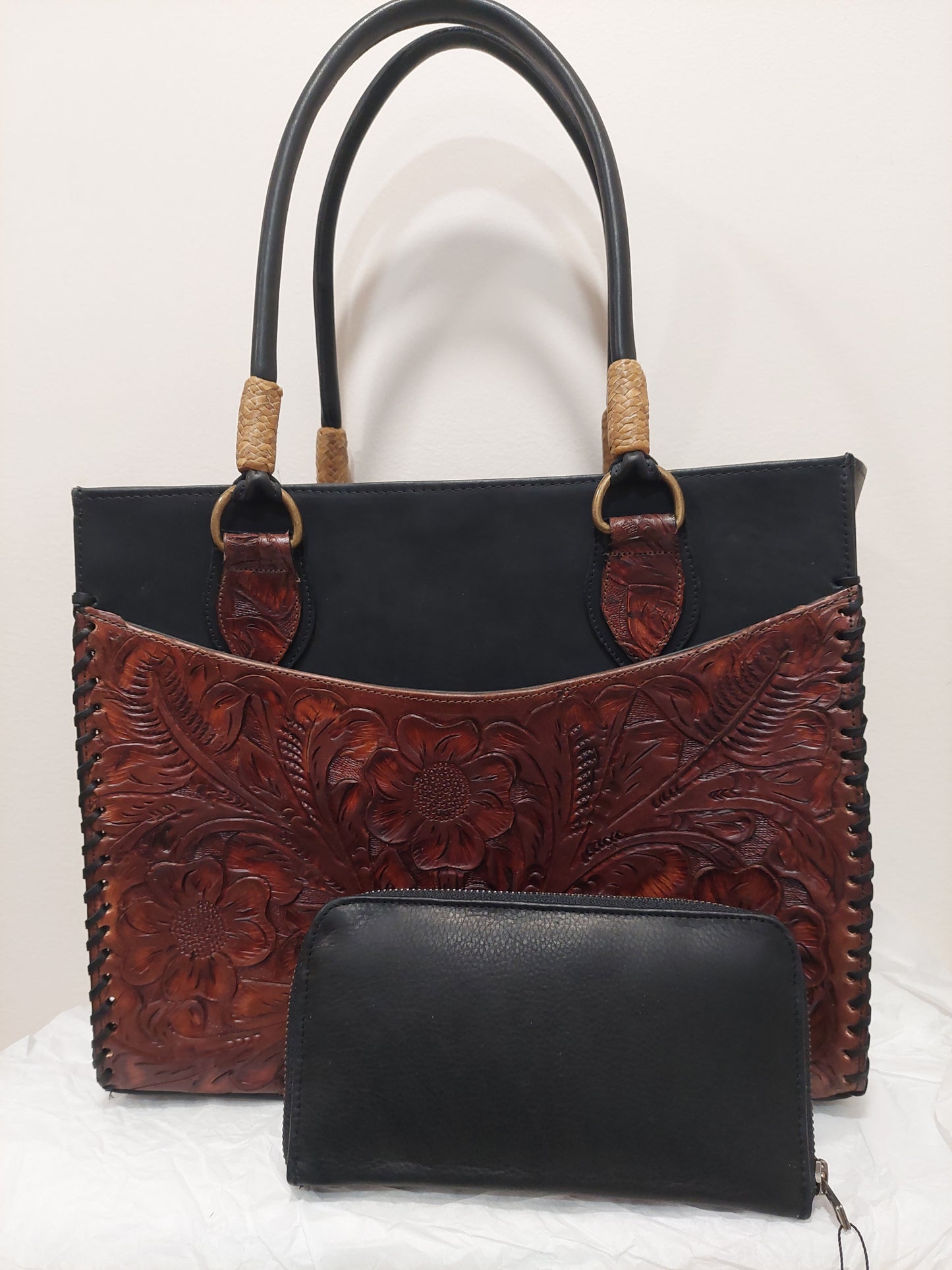 juan antonio bison 2050 with black italien leather wallet